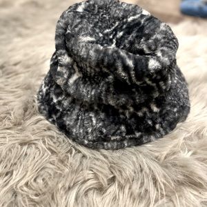 Faux fur bucket hat